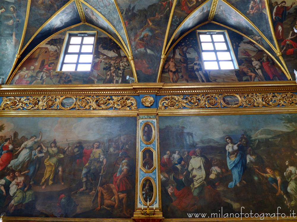 Gallipoli (Lecce) - Parete sinistra della navata della Chiesa di Santa Maria della Purità